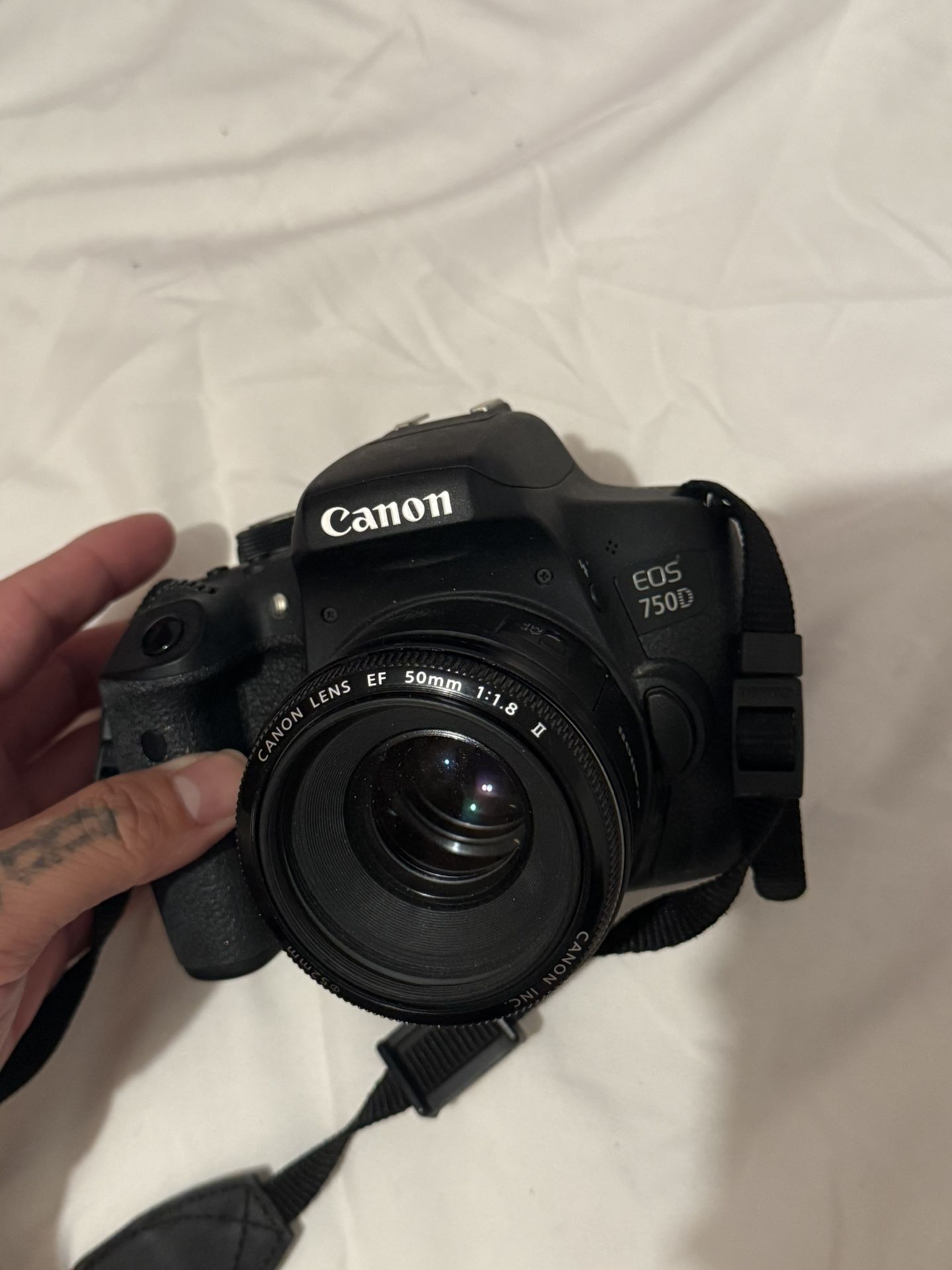 canon eos 750D camera