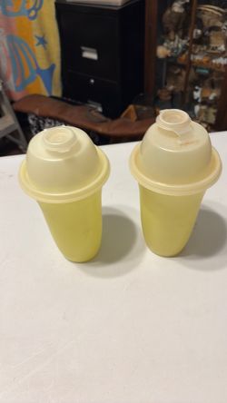 Vintage mixer/ shakers  Tupperware