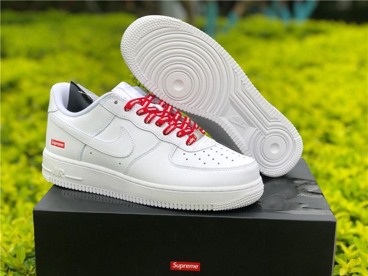Nike Air Force 1 Supreme Size 10.5 DS 