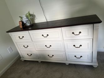 Dresser 9 drawers