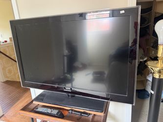 Samsung Flat Screen TV with Remote
