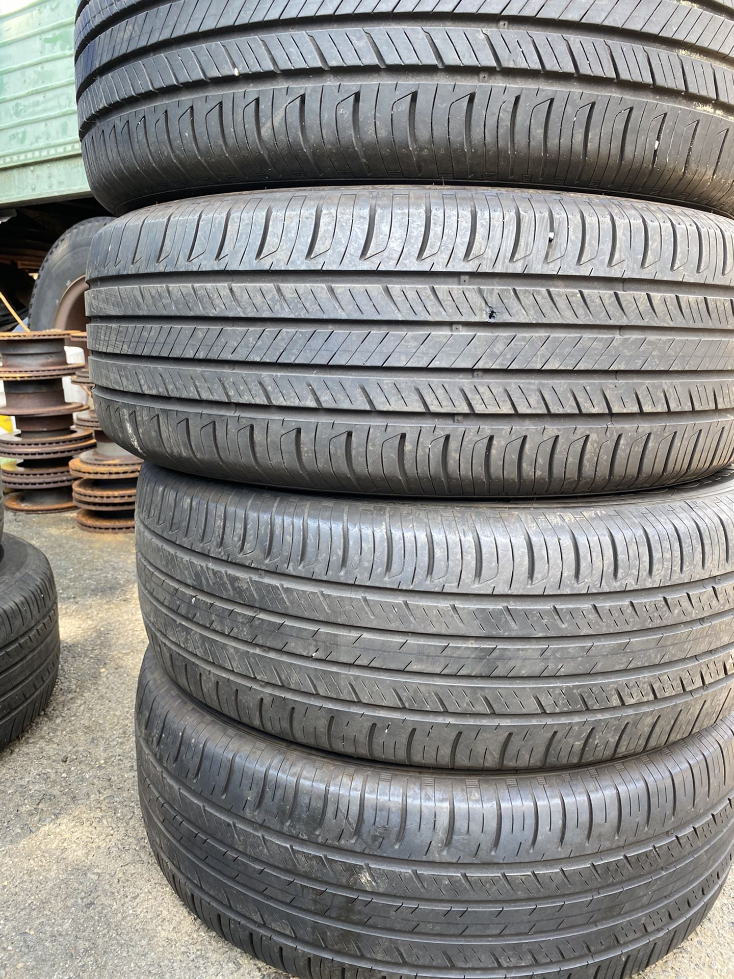 Set 4 usted tire 235/60R18 HANKOOK one have two patch set 4 used tire $200