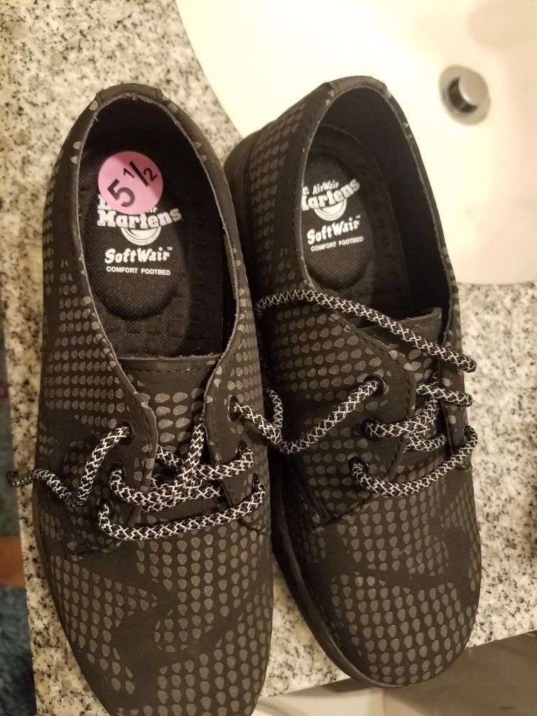 sz boys 5.5 sz7 womns New Doc martins cute if up yes availble