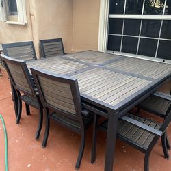 Beautiful  patio furniture   Must go