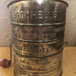 Vintage Bromwell's 3 Cup Flour Measuring Sifter ~ Metal with Wood Knob on Crank