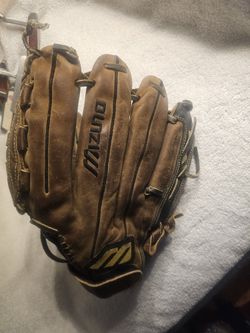 Mizuno Model MZ 2002 Franchise Professional Model 12" Glove 