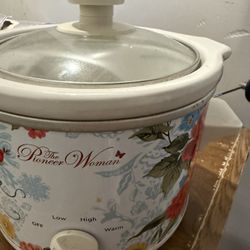 Pioneer Woman Small Slow Cooker / Crockpot