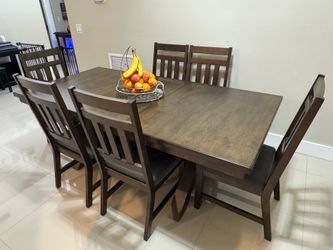 7-Piece Solid Wood Dining Set | Dark Walnut | Expandable Table | Excellent Condition