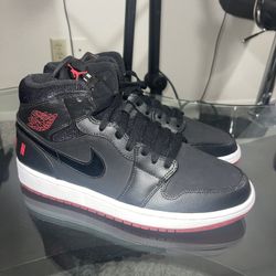 Jordan 1 Retro Mid ‘Bred’. VNDS