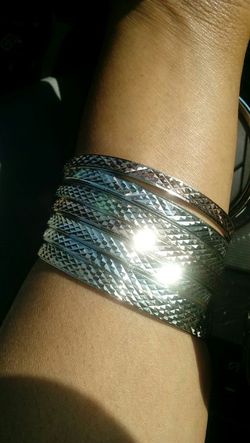 18k goldpalaced bangles Reduce item