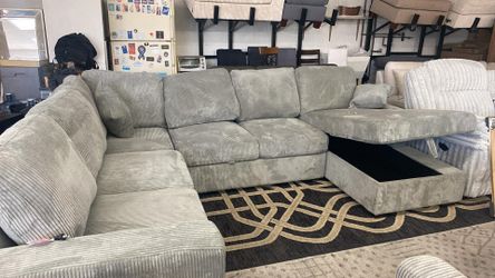 New Sleeper Sectional Couch with USB and Storage Chaise! Free Delivery 🚚 and Assembly 😊