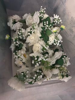 Around 16 white flower bud vase bouquets with vases