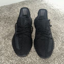 Yeezy 350 v2 Onyx