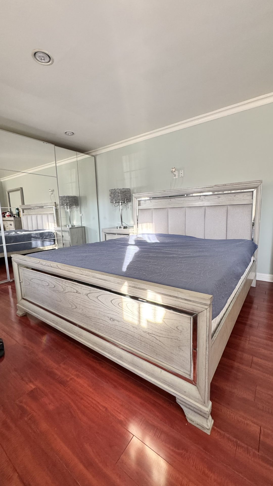 Elegant King Size Bed Frame – Modern Silver & Upholstered Headboard