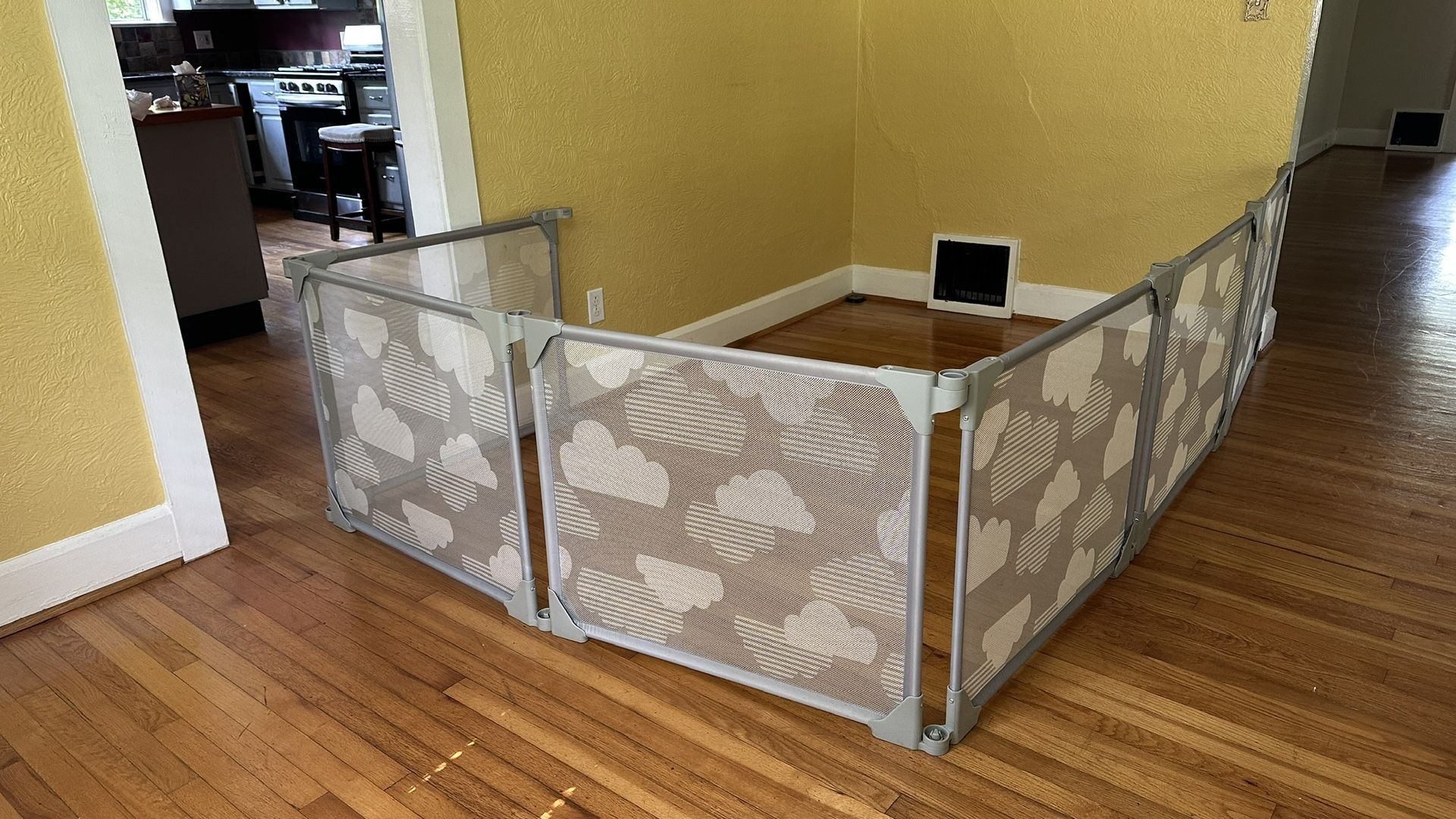 Baby gate / Playpen 