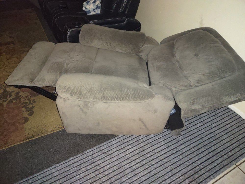 Electric Recliner (2 Total)