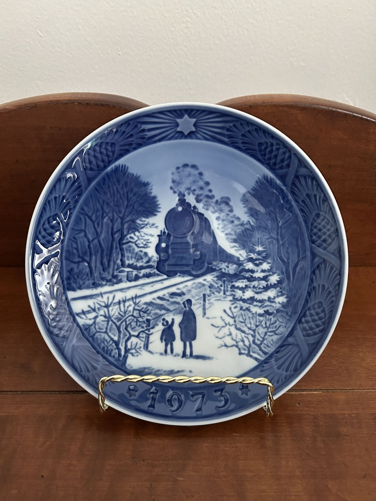 Vintage Royal Copenhagen Denmark 1973 Plate Going Home for Christmas - just under 7.25” diameter  