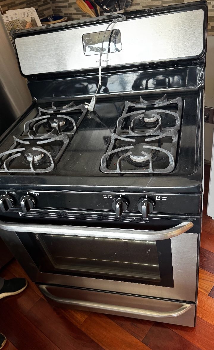 Frigidaire Stove