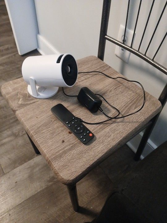 ADJUSTABLE HOME/MOVIE PROJECTOR