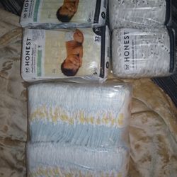 New Born, Size 1 Diapers