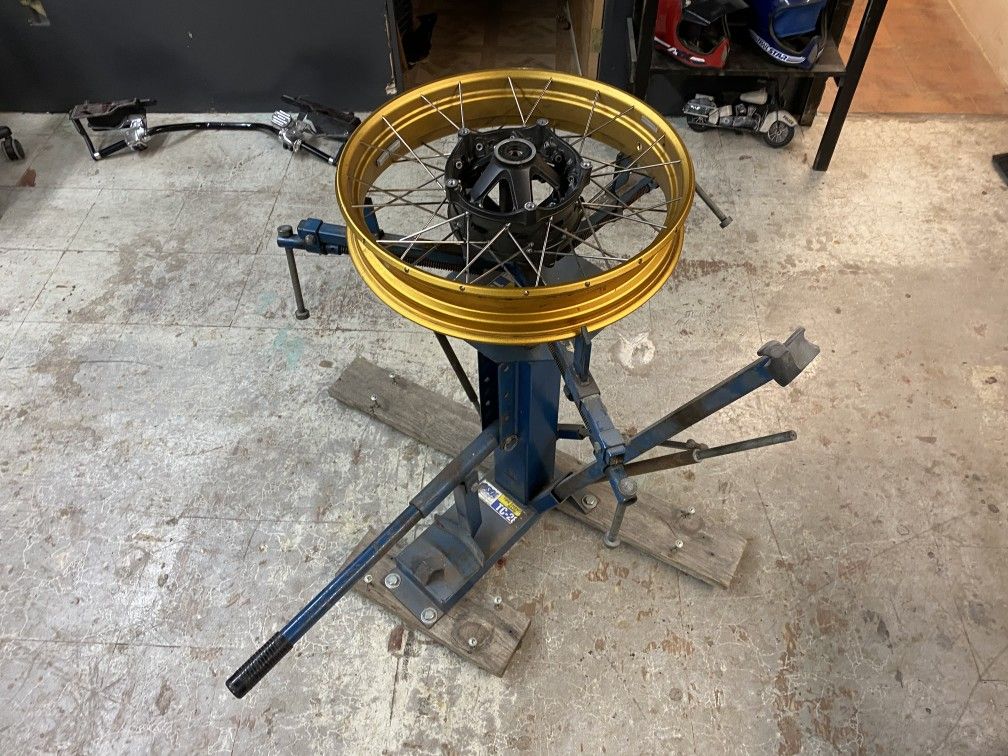 Motorcycle tire changer