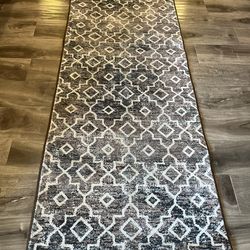 Machine washable runner