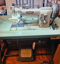 Pfaff Industrial Sewing Machine with Motor and Accessories