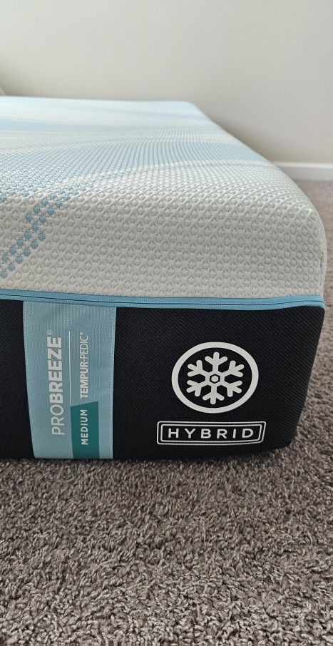 Tempur-Pedic ProBreeze Medium Hybrid Mattress Queen Size.
