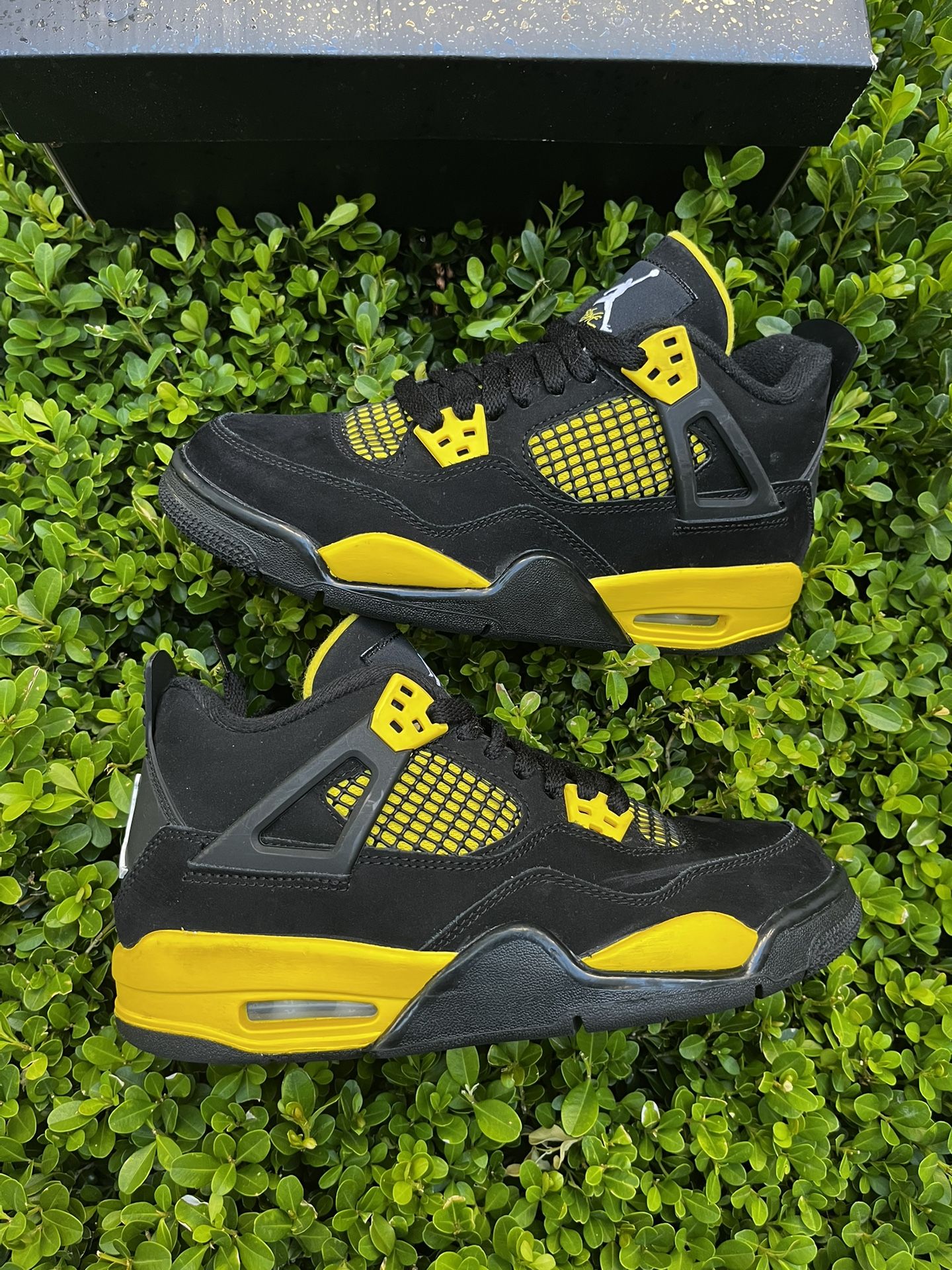 Size 5y 6.5w  - Jordan 4 Retro Mid Thunder