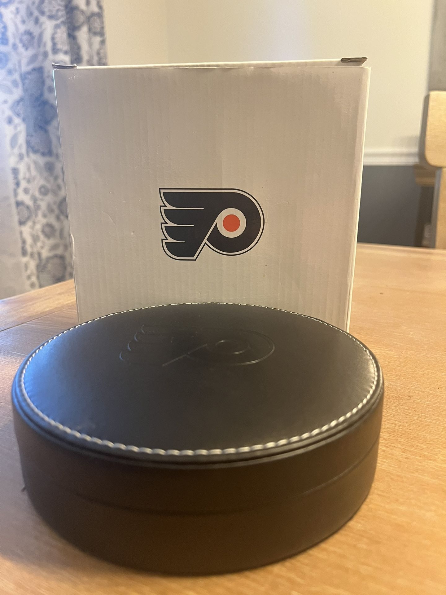 Philadelphia Flyers Wine Accessory Kit