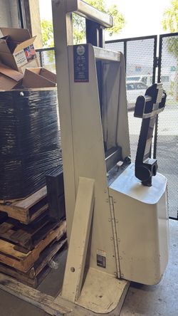 Electric forklift