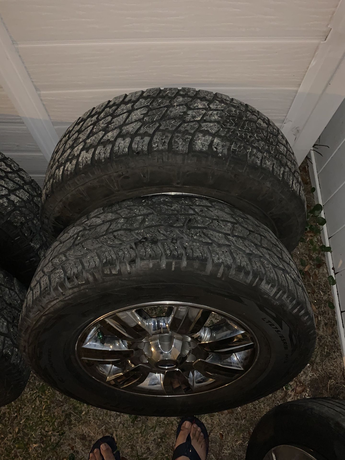 Ford F-150 tires white original rims almos like new asking 400