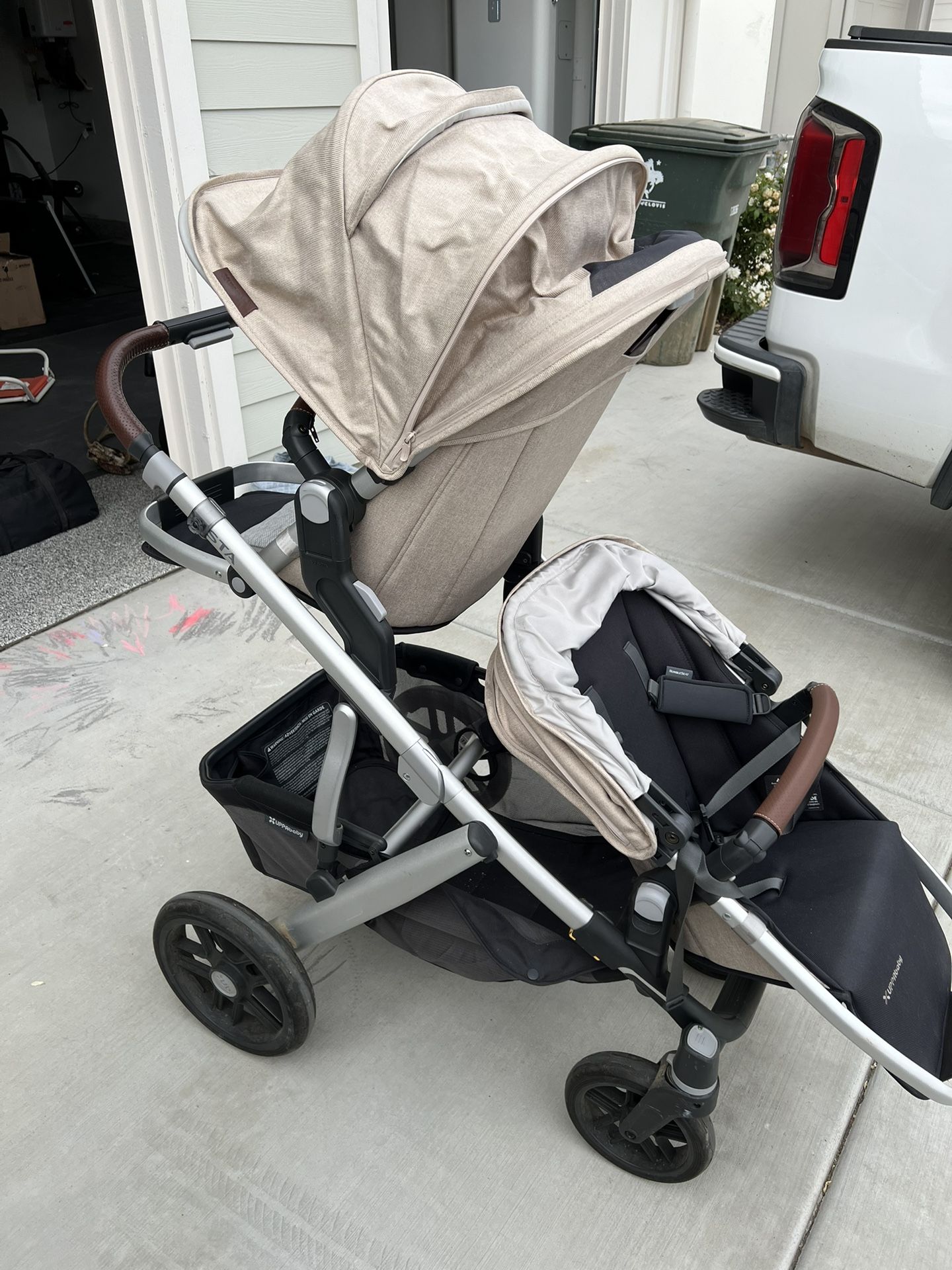 🍼 UPPAbaby Vista V2 Stroller – Declan (Oat Mélange / Silver Frame / Chestnut Leather) Selling our UPPAbaby Vista V2 Stroller, in excellent condition!