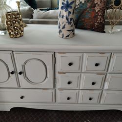 CUTE DRESSER AT PICKY Y3643 5TH AVE N ST PETE OPEN NOON TO 6PM FREE DELIVERY 