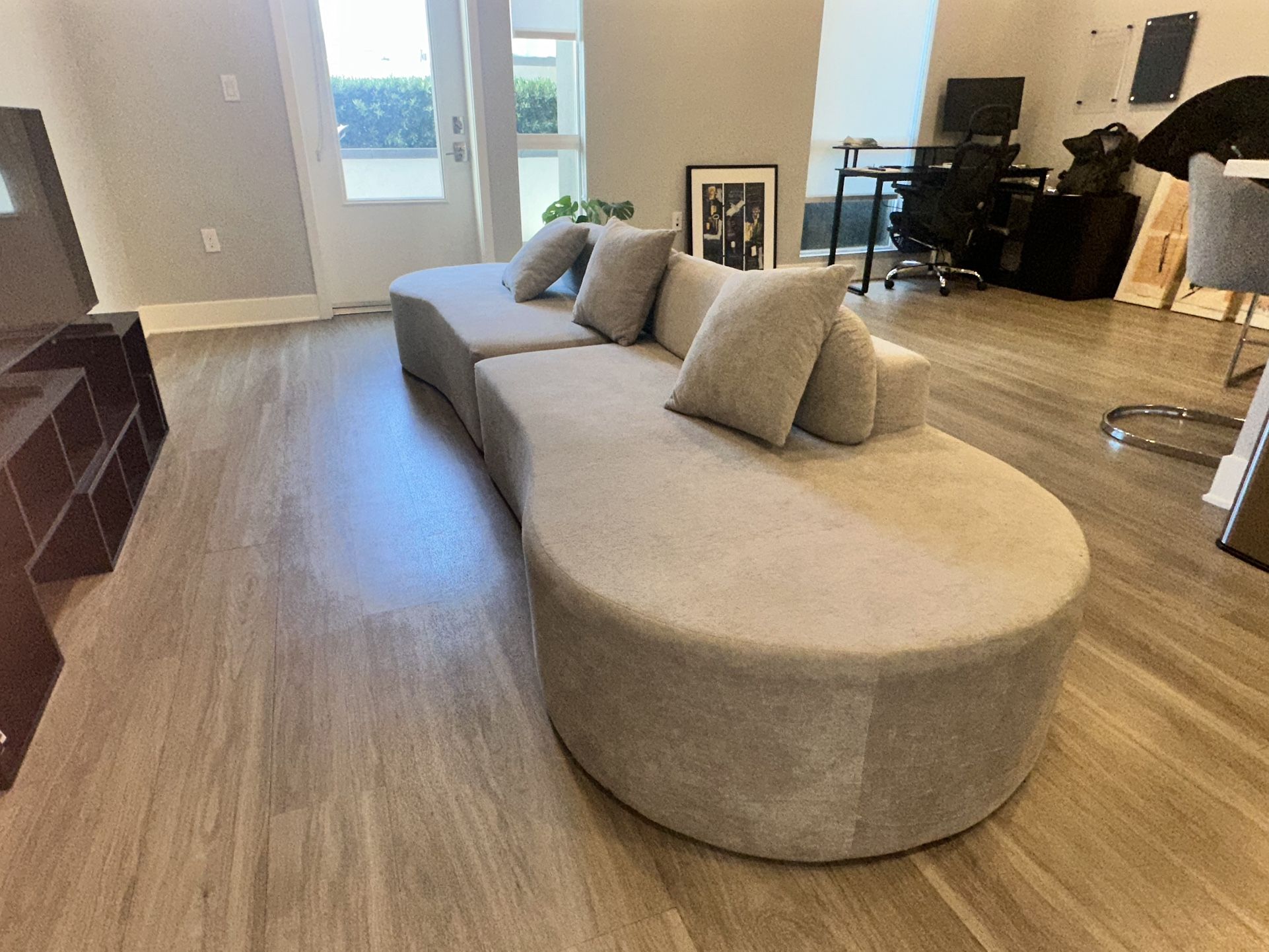 ๐๏ธ Light Grey Modern Couch