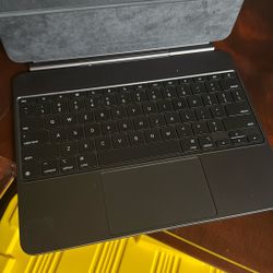 13 Inch Magic Keyboard 