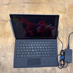 Microsoft Surface Pro 5 / i5, 8GB Ram, 256GB SSD 