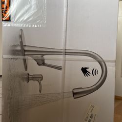 NEW in box Malleco Touchless Faucet