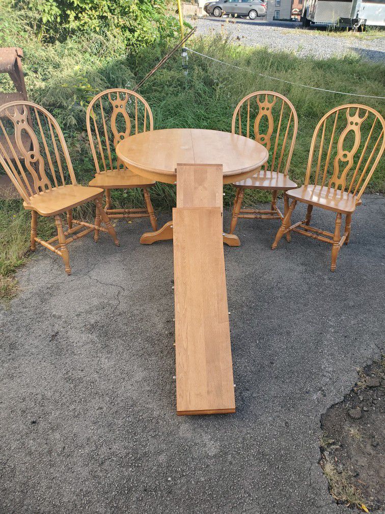 Rock Maple Table/Chairs Set