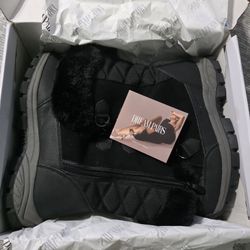 Dream Pair Boots Size 8 Woman 