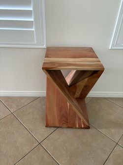 Accent table