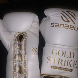 Sanabul Gold Strike Fine Boxing Gloves 14oz