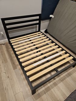 FREE Bed frame size:FULL