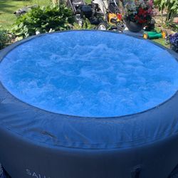 Saluspa Laguna Hot Tub