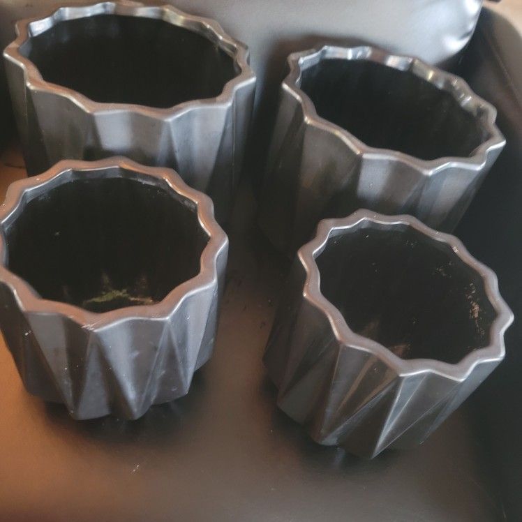 4 Flower Pots