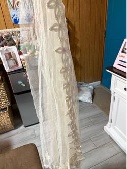 90s Ivory Sheer Embroidered Lace Trim Veil & Wedding Dress