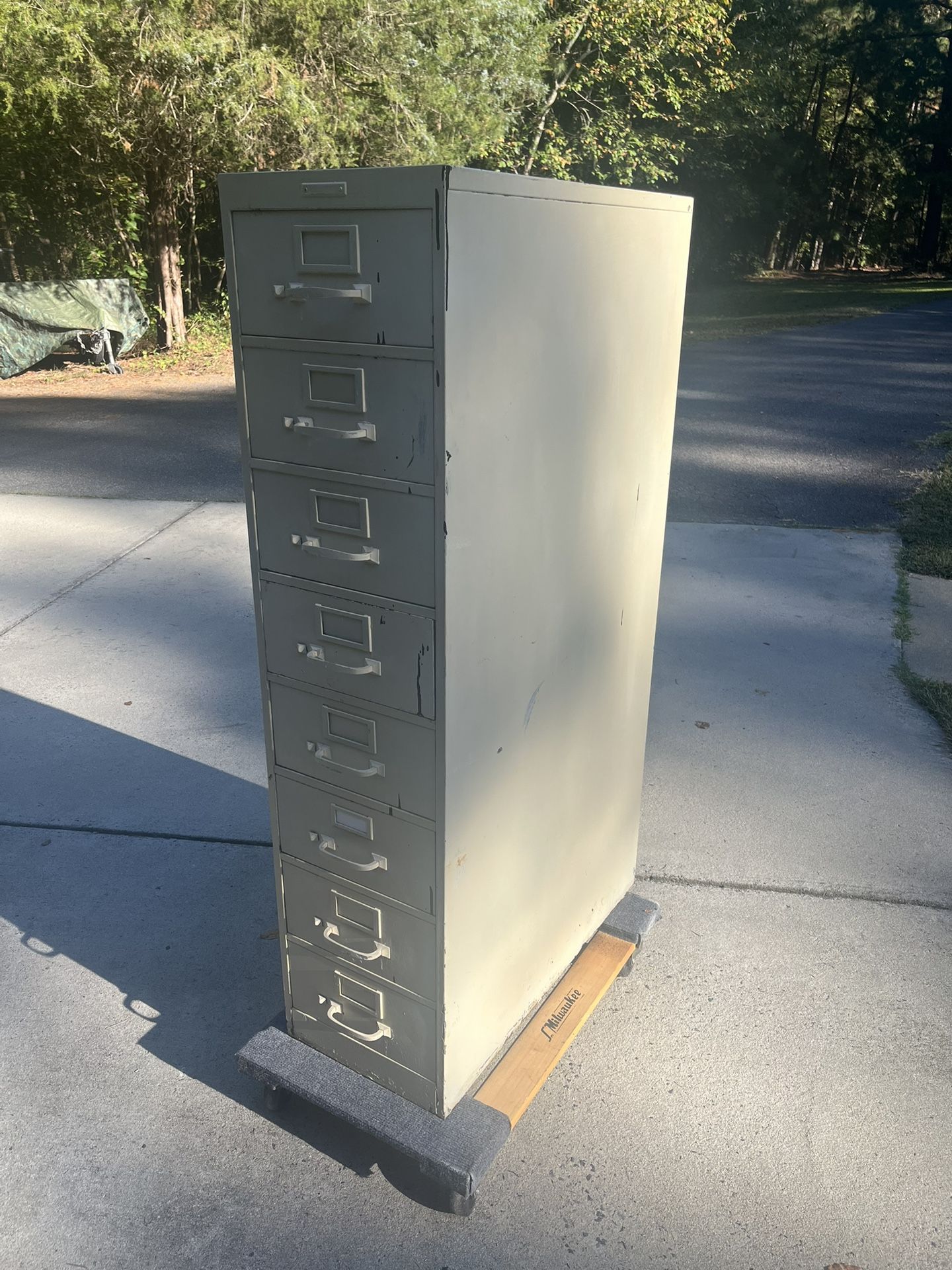 Columbia 8 Drawer Steel Metal Tool / Supply Cabinet