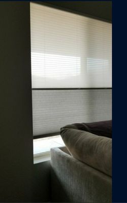 617) COMBO CELL SHADE HONEYCOMB CORDLESS LIGHT GREY & WHITE   BALI BRAND W59 1/8"×59 3/8" LENGTH .PRICE FOR EACH/   SET OF 2 SHADES . 50% OFF 