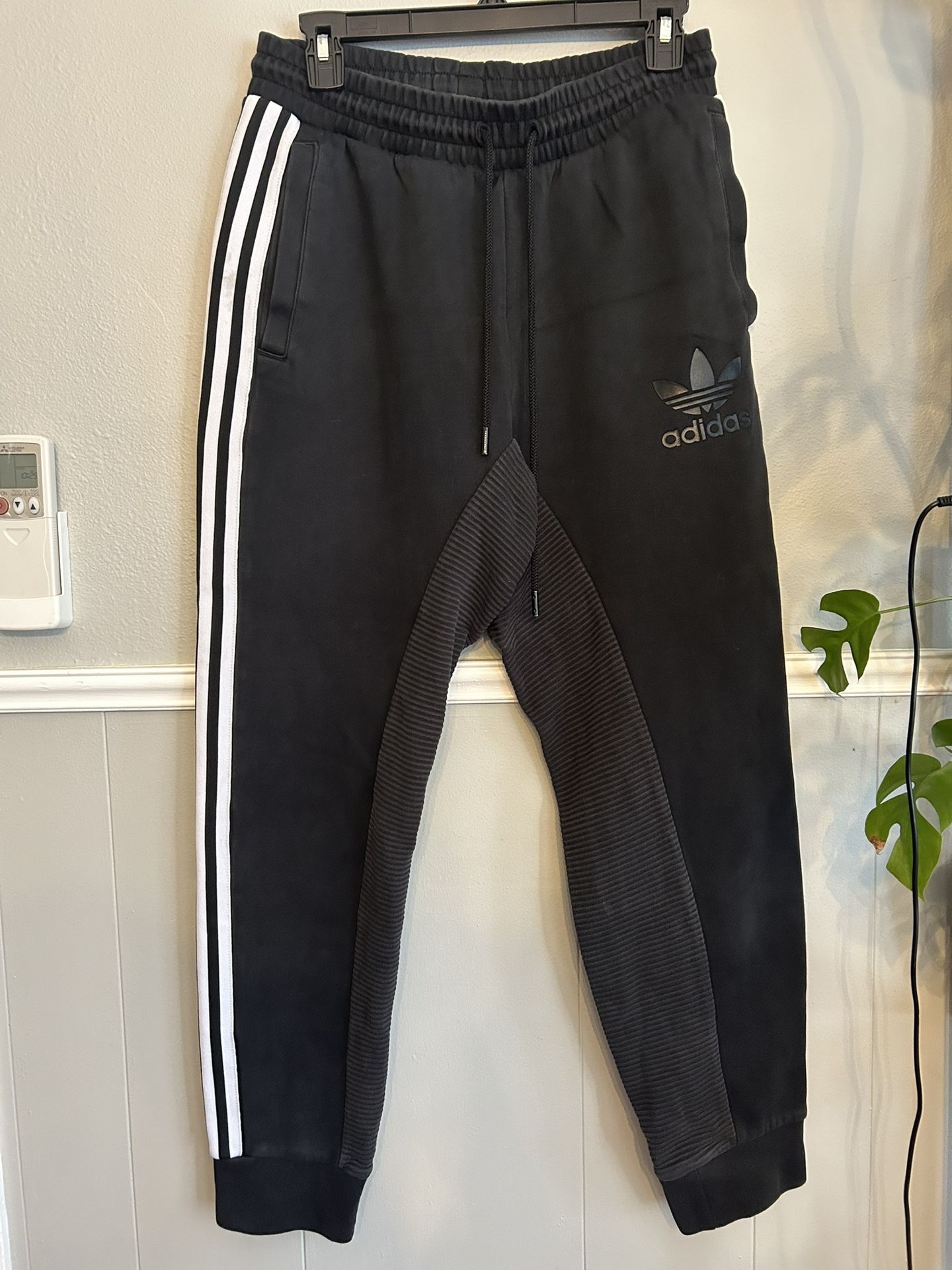 Women’s Adidas Sweat Pants Medium