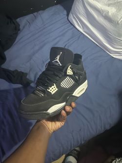 Jordan 4’s white thunder